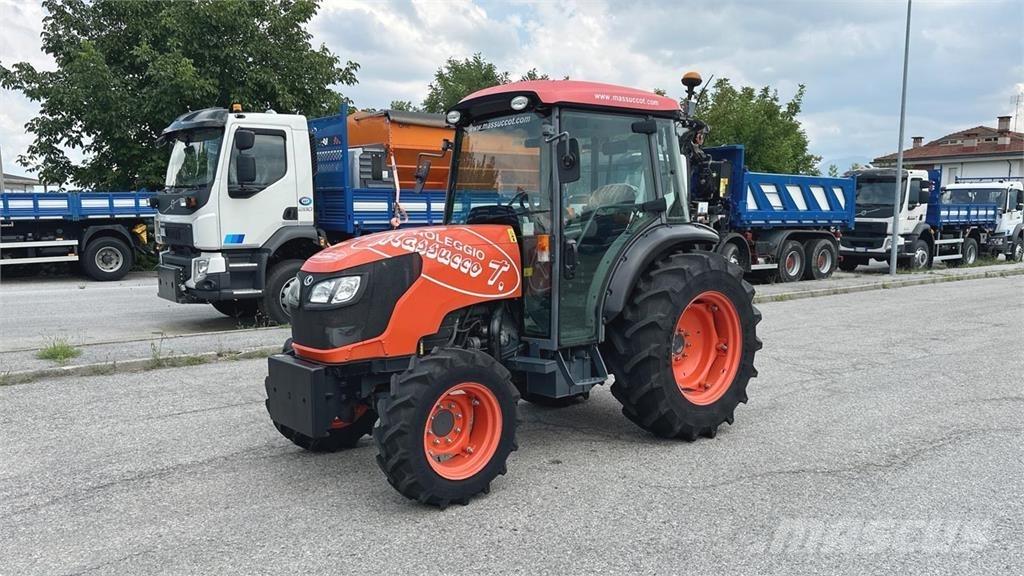 Kubota M8540N 4X4 Schneeschilde und -pflüge