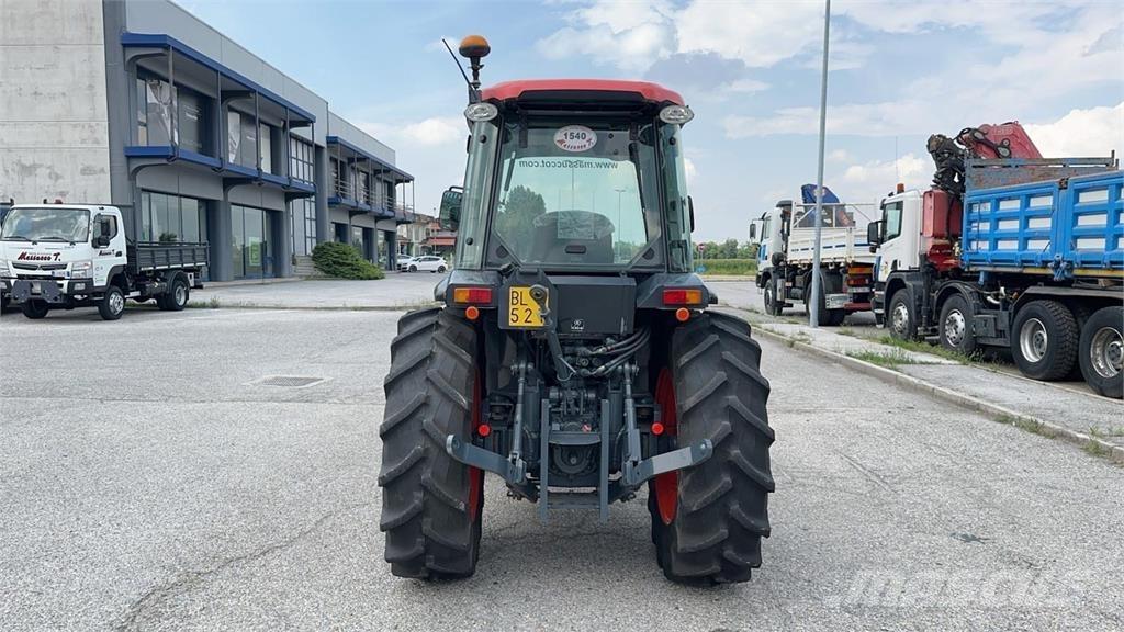 Kubota M8540N 4X4 Schneeschilde und -pflüge