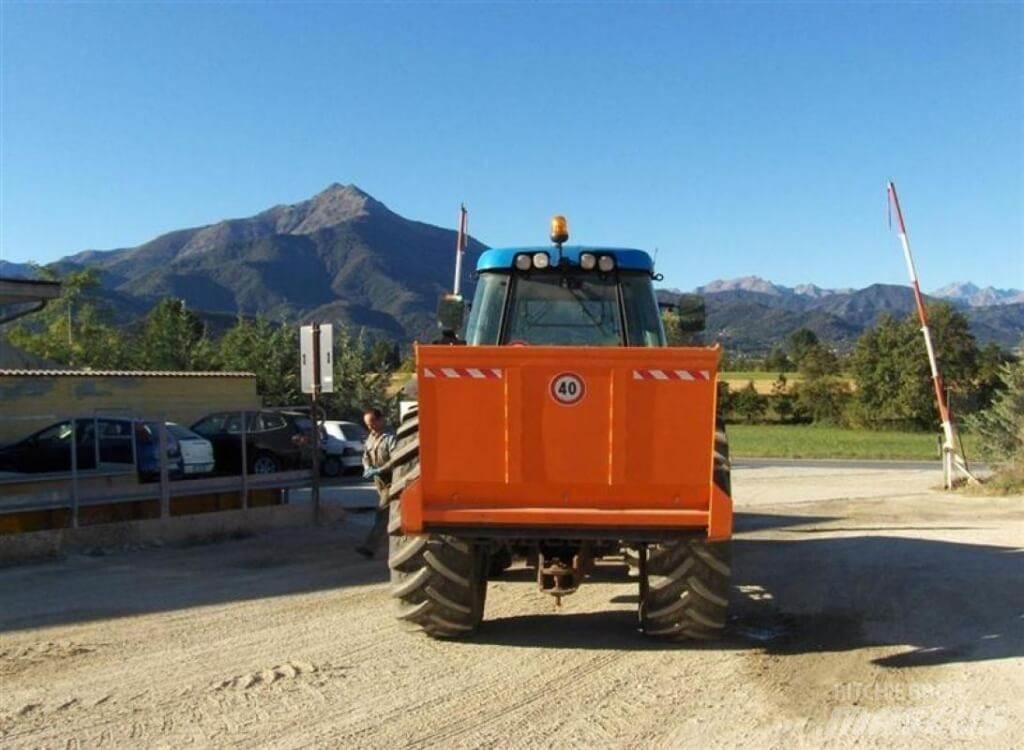 Landini LEGEND 135 Schneeschilde und -pflüge