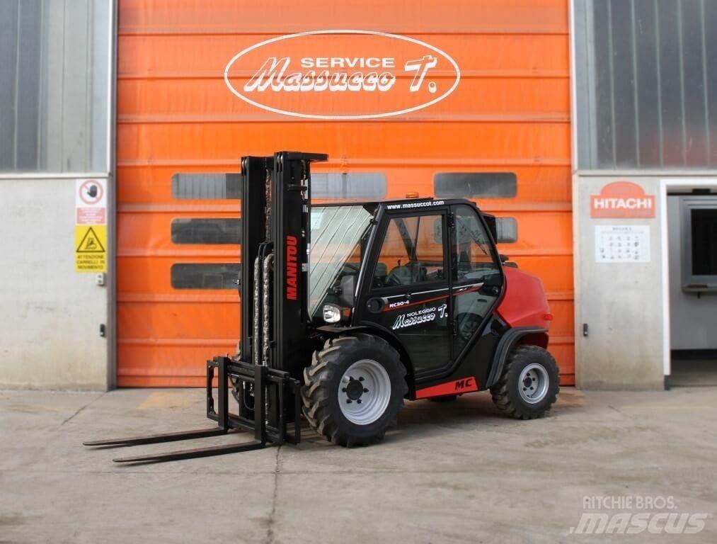 Manitou MC30-4 DK 4X4 Geländestapler