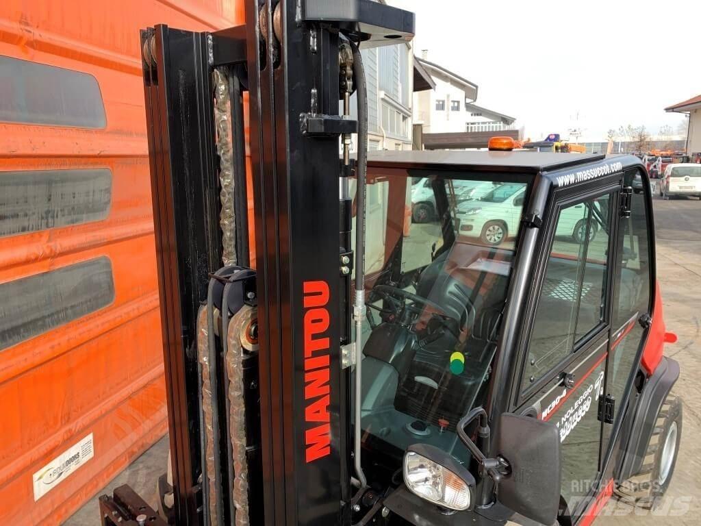 Manitou MC30-4 DK 4X4 Geländestapler