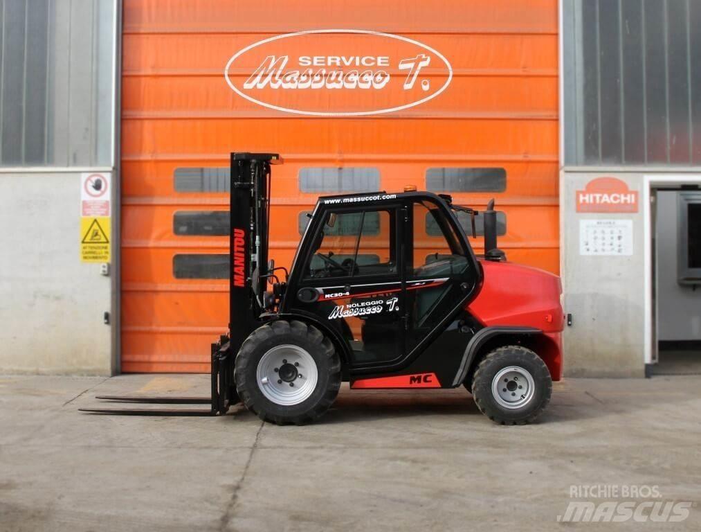 Manitou MC30-4 DK 4X4 Geländestapler