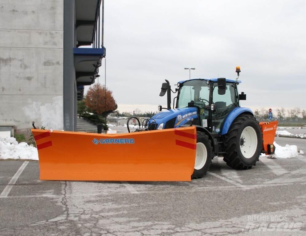 New Holland T5.115 Schneeschilde und -pflüge