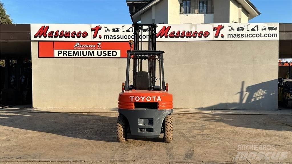 Toyota 02-5FD40 Dieselstapler