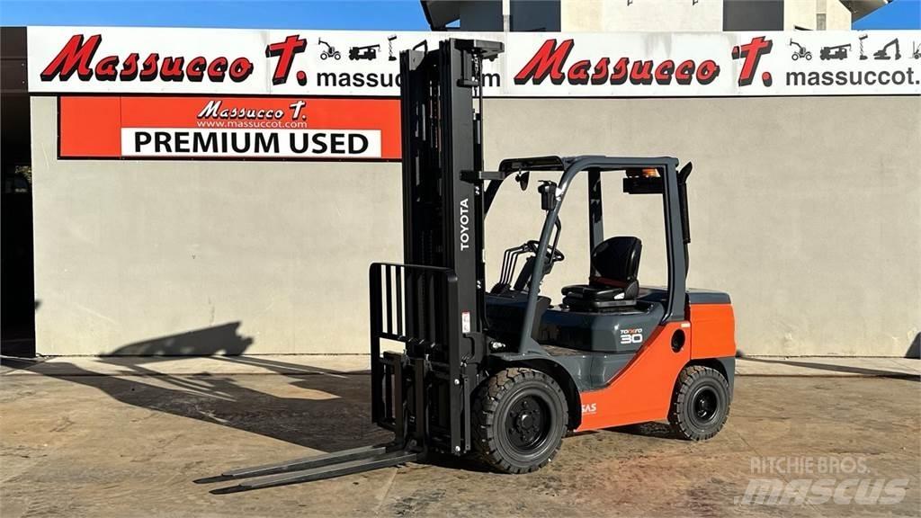 Toyota 52-8FDF30 Dieselstapler