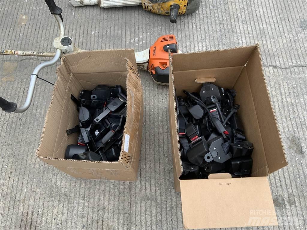  2 Boxes Of Seat Belts Sonstige Landmaschinen