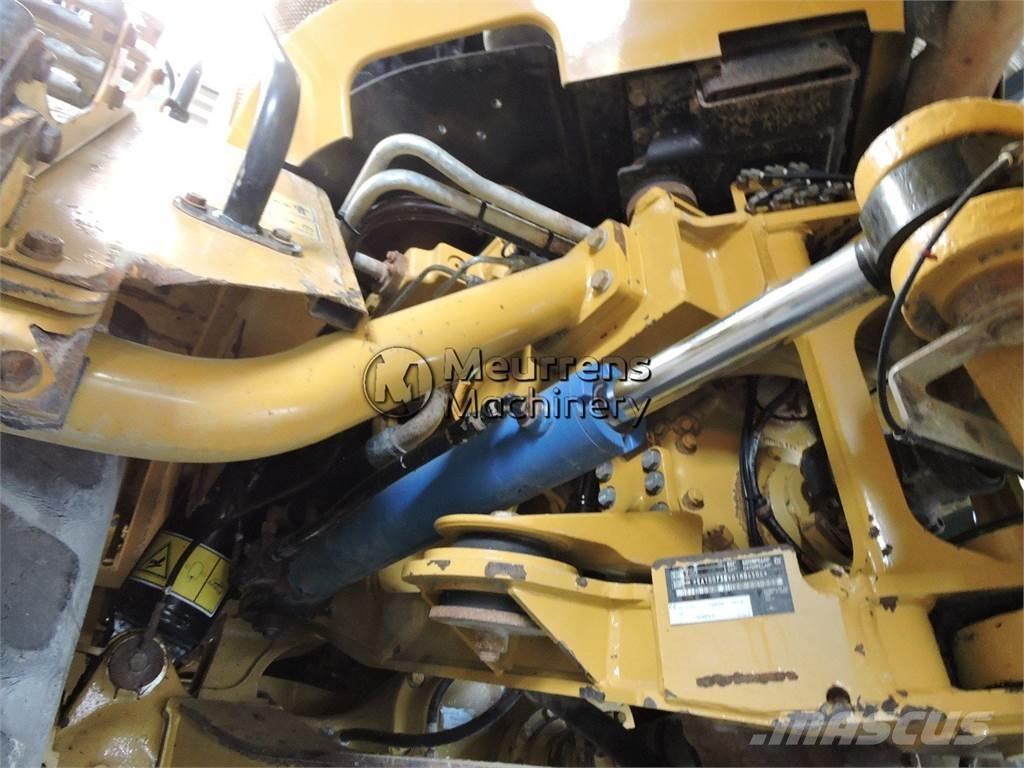 CAT 730 Dumper - Knickgelenk