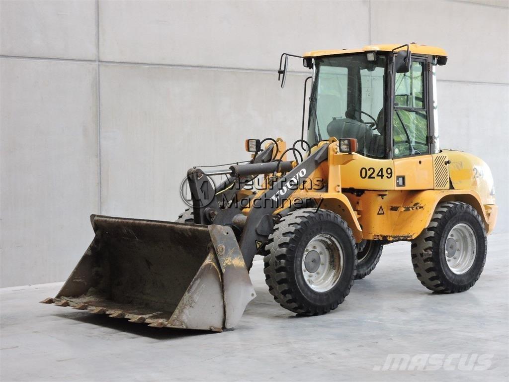 Volvo L30B Radlader