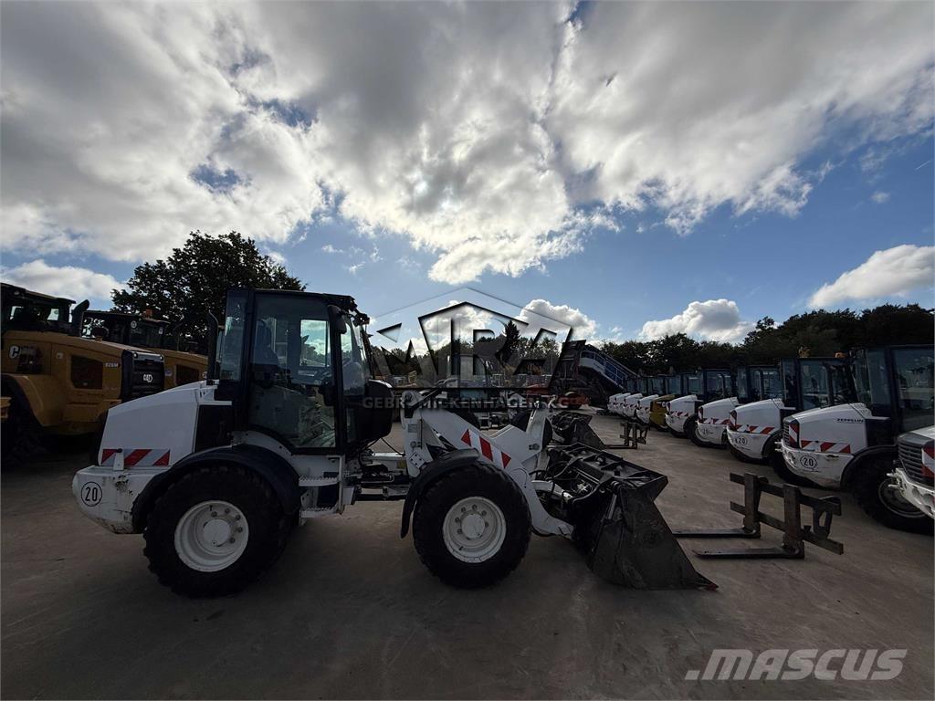 CAT 908M Radlader