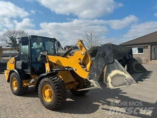 CAT 906 Radlader