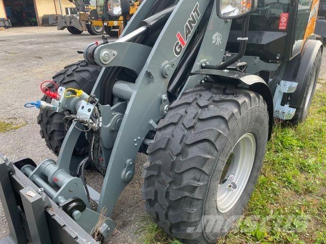 GiANT G5000 Sonstige Baumaschinen