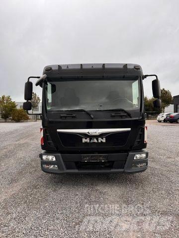 MAN 8.220 Pickup/Pritschenwagen