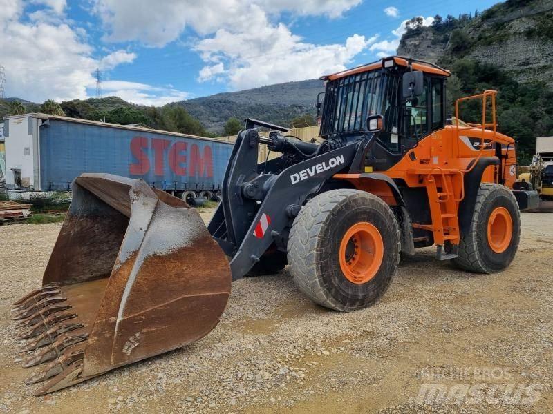 Doosan DL300 Radlader