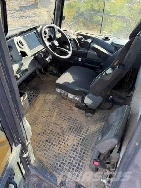 Bell B40E Dumper - Knickgelenk