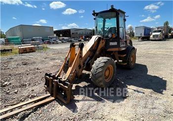 CASE 321E Radlader