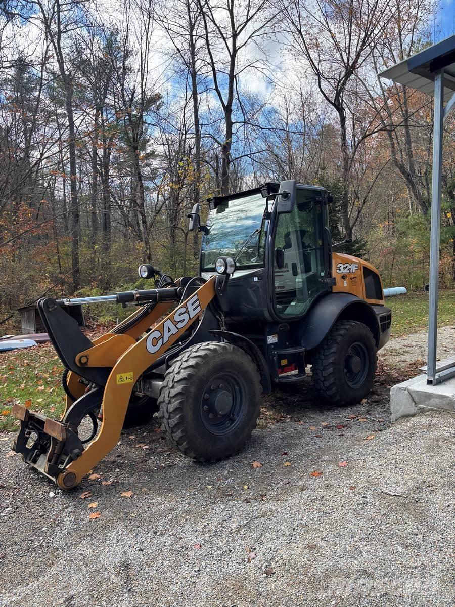 CASE 321F Radlader