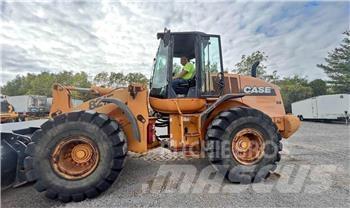 CASE 821F Radlader