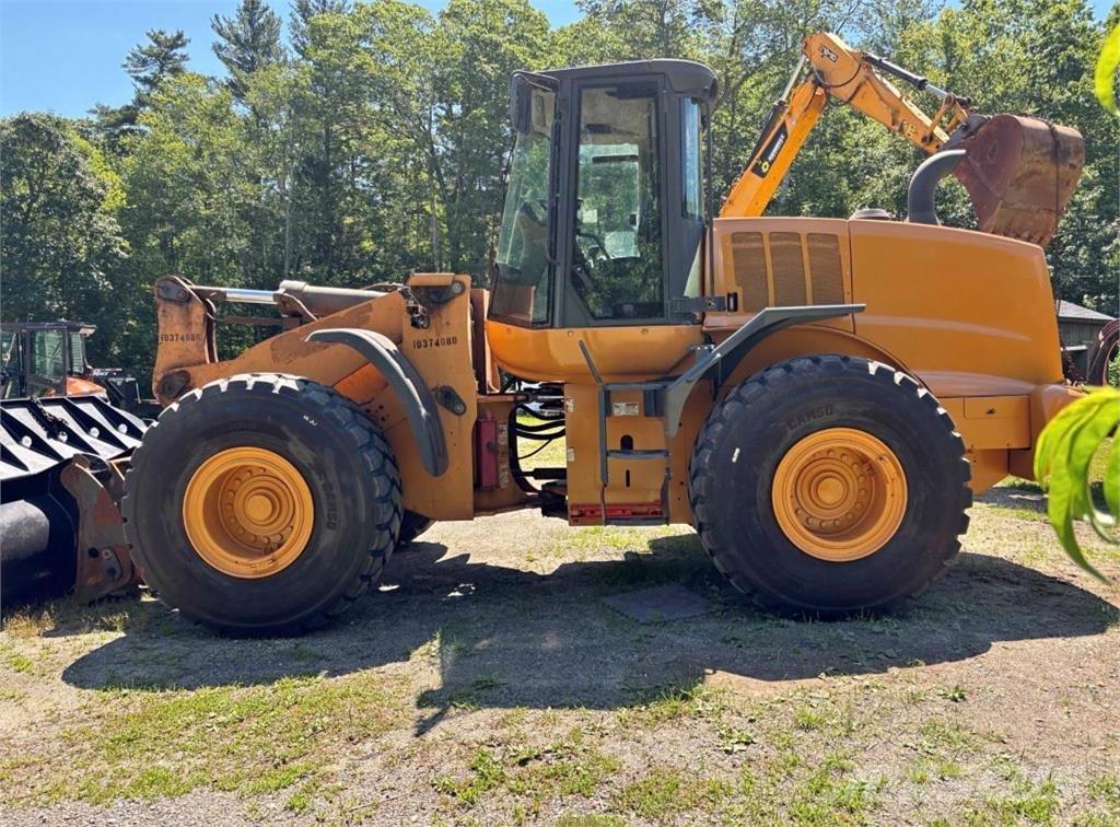 CASE 821F Radlader