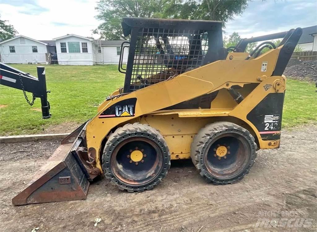 CAT 242 Kompaktlader