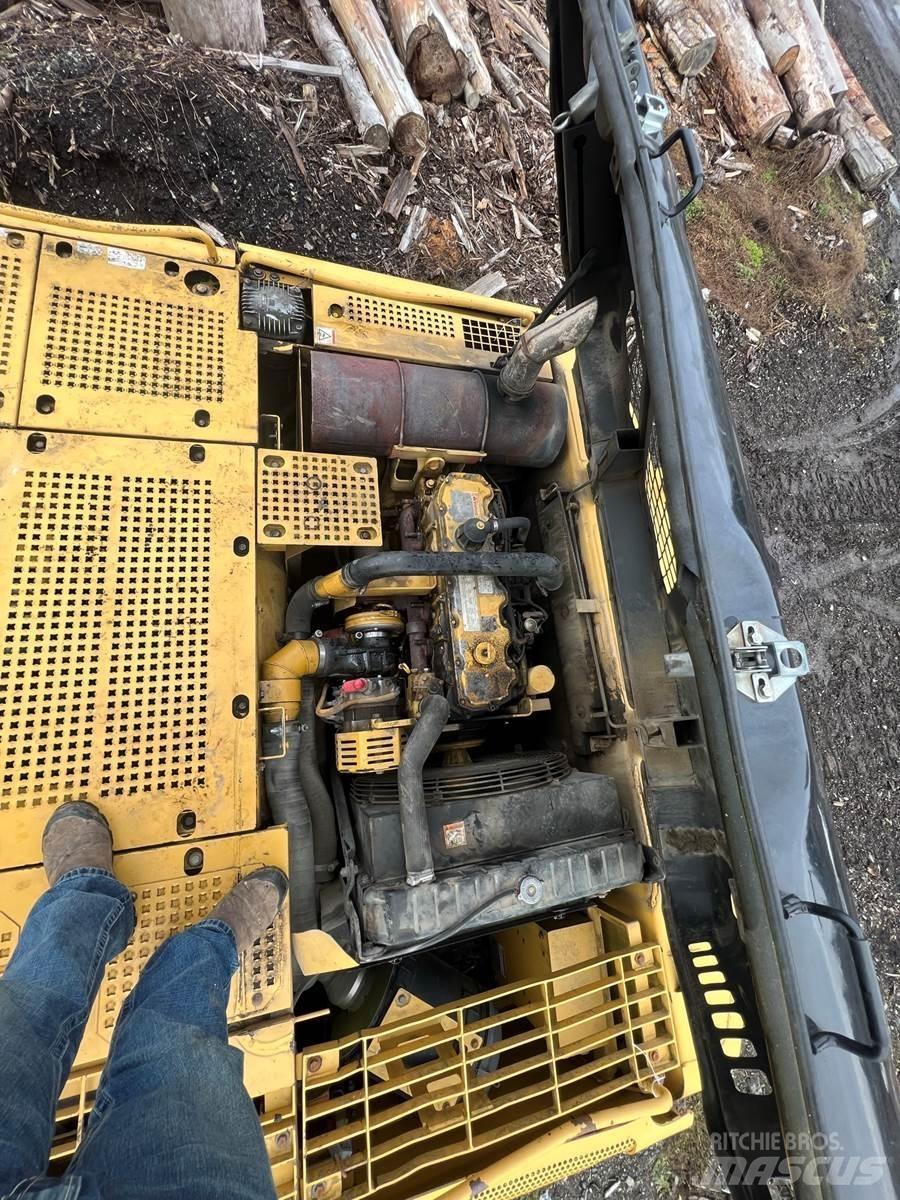 CAT 325C Gelenkausleger Lader