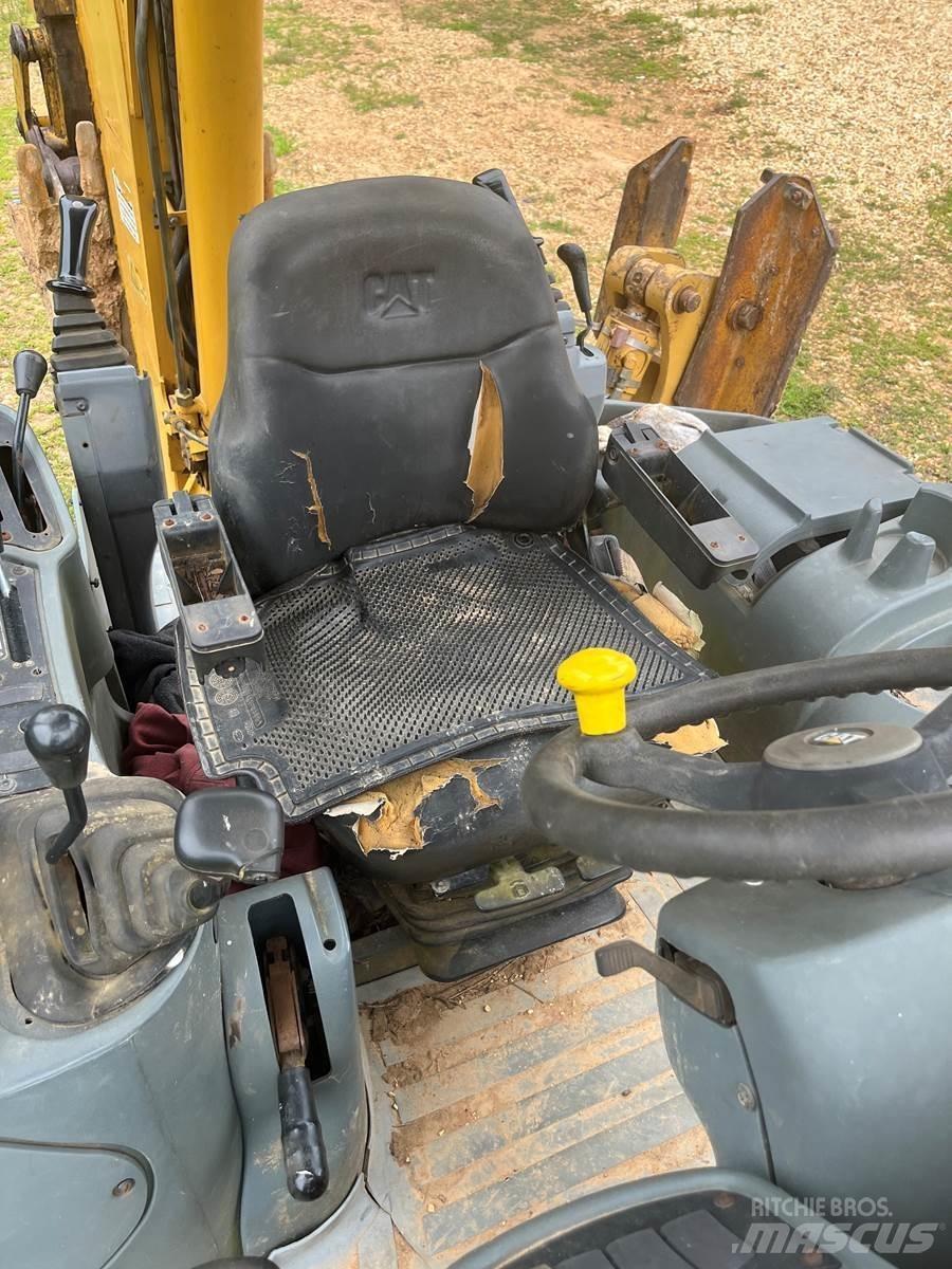CAT 420D Baggerlader