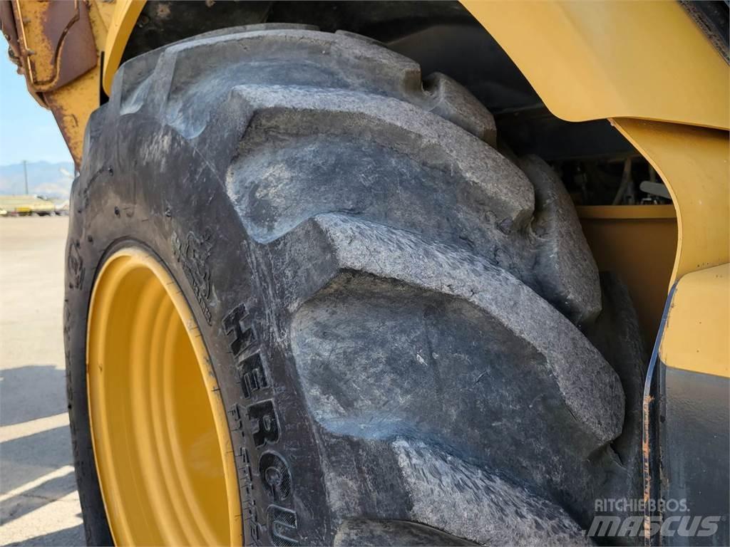 CAT 450F Raupenbagger