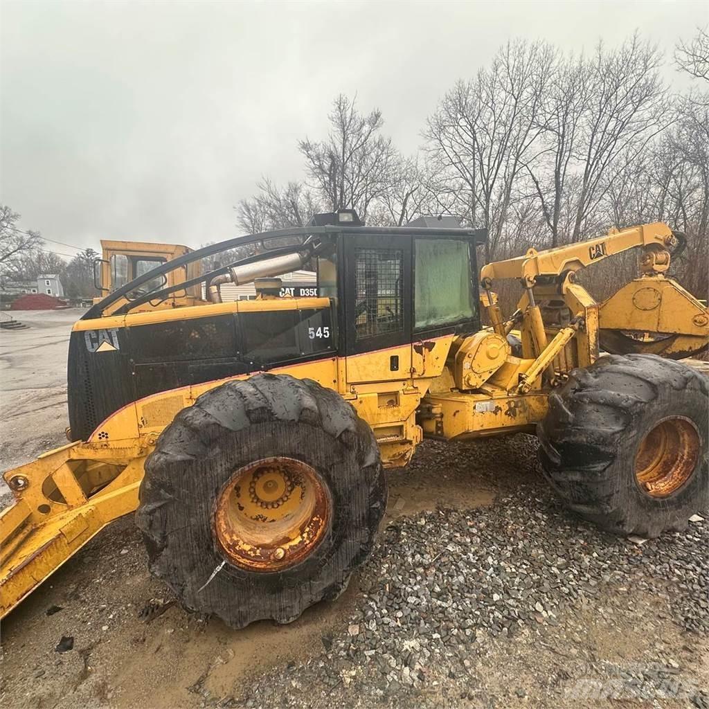 CAT 545 Stammholzschlepper