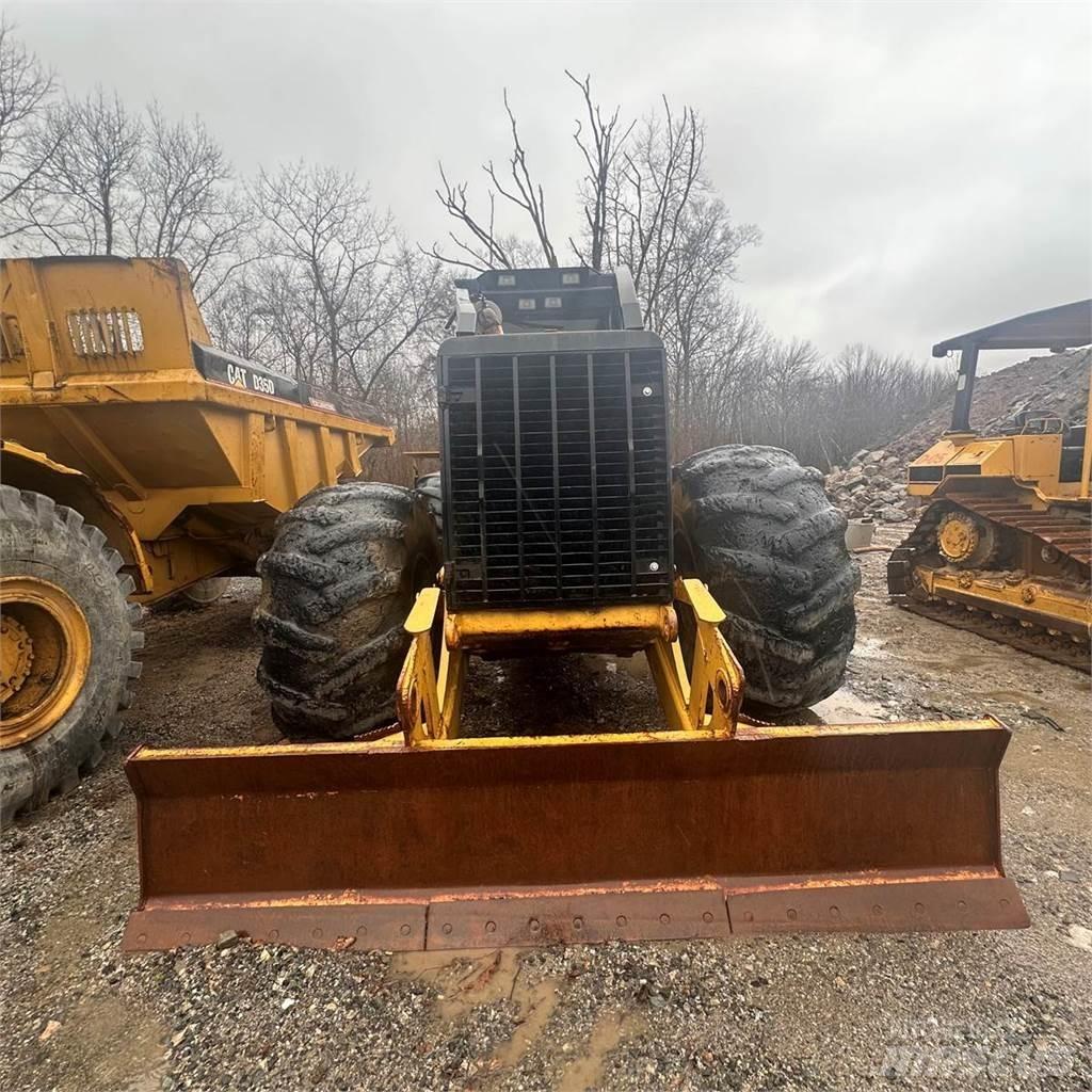 CAT 545 Stammholzschlepper