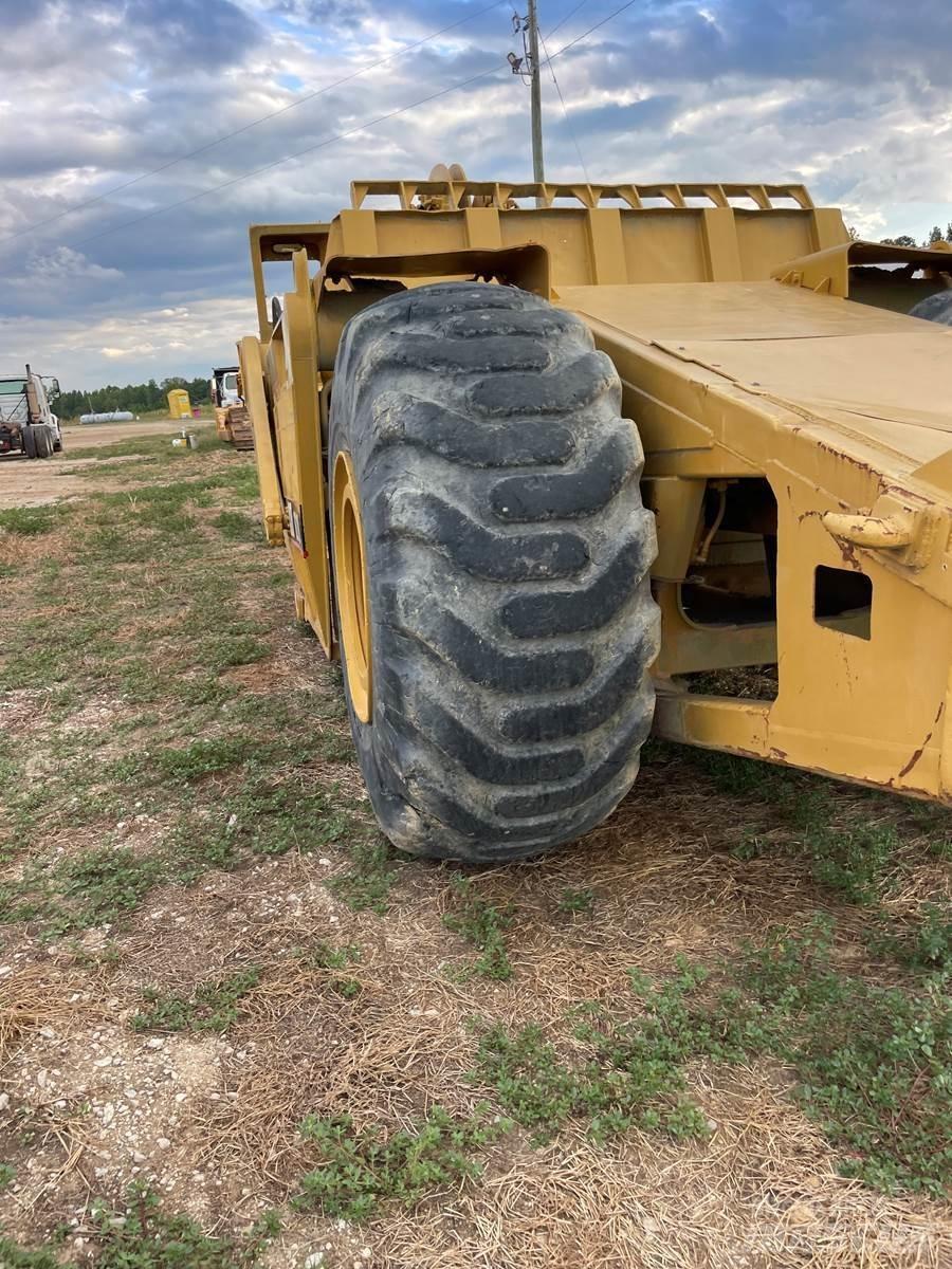 CAT 621B Schaber