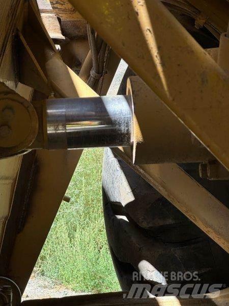 CAT 621G Schaber