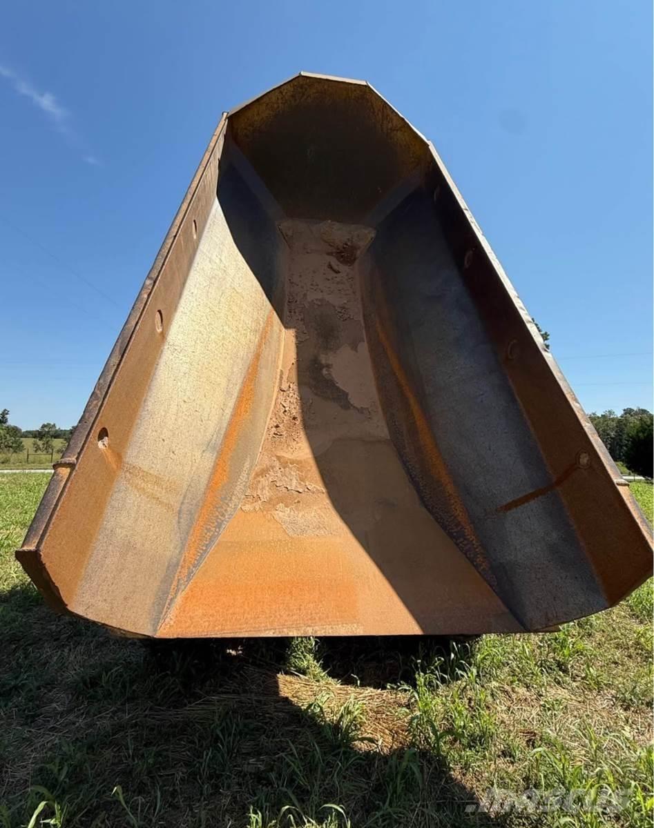 CAT 725 Dumper - Knickgelenk
