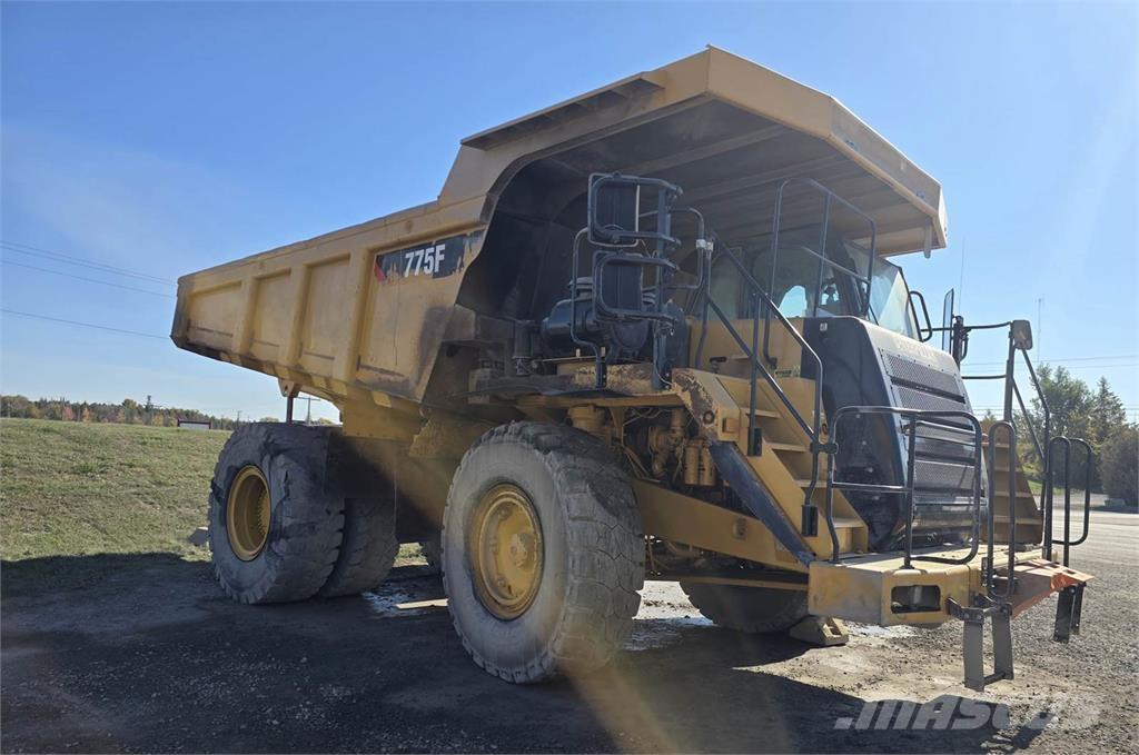 CAT 775F Dumper - Knickgelenk