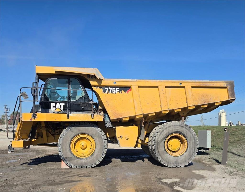CAT 775F Dumper - Knickgelenk