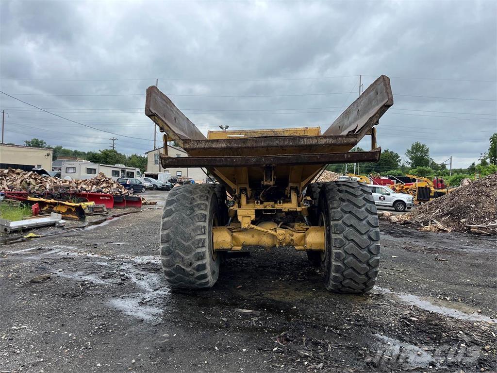 CAT D400D Dumper - Knickgelenk