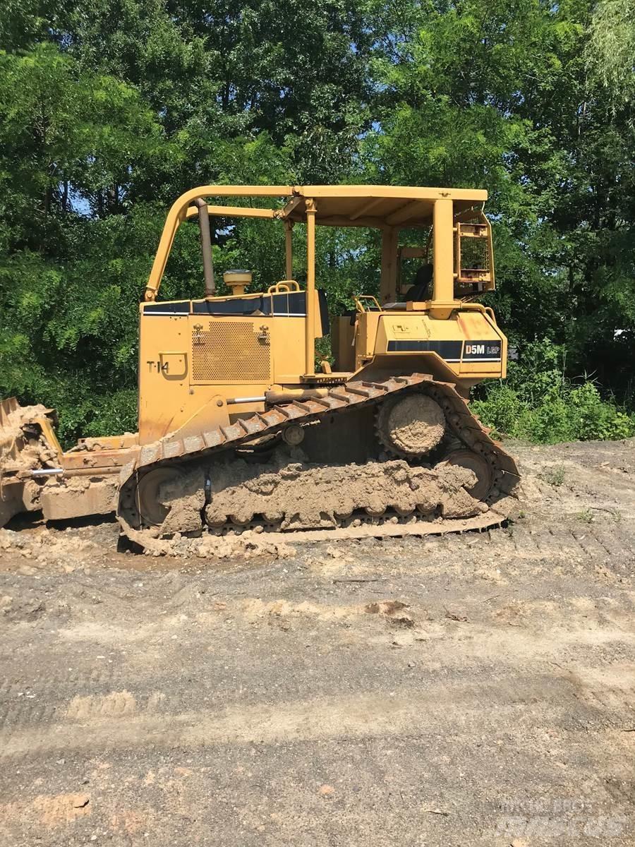 CAT D5M Bulldozer