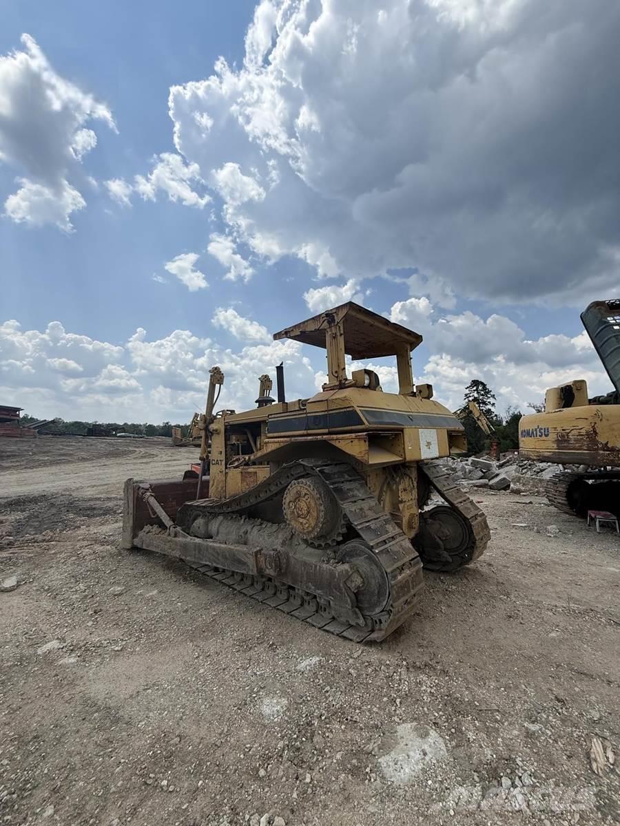 CAT D7H Bulldozer