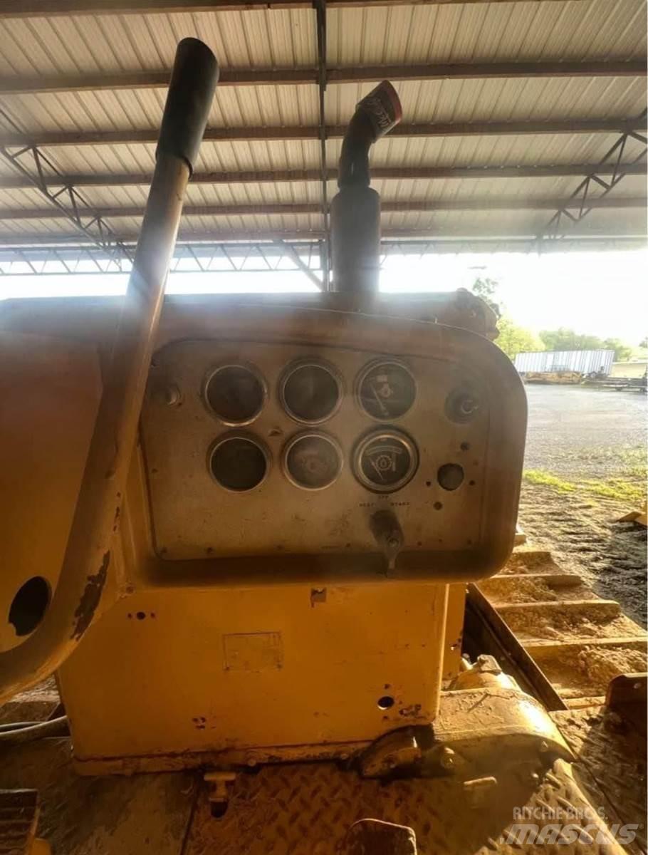 CAT D8H Bulldozer