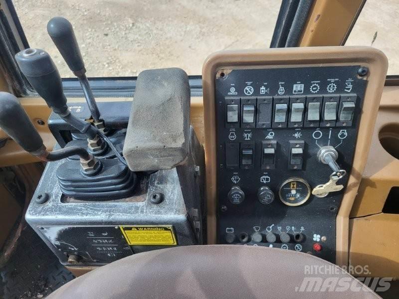 CAT IT28F Radlader