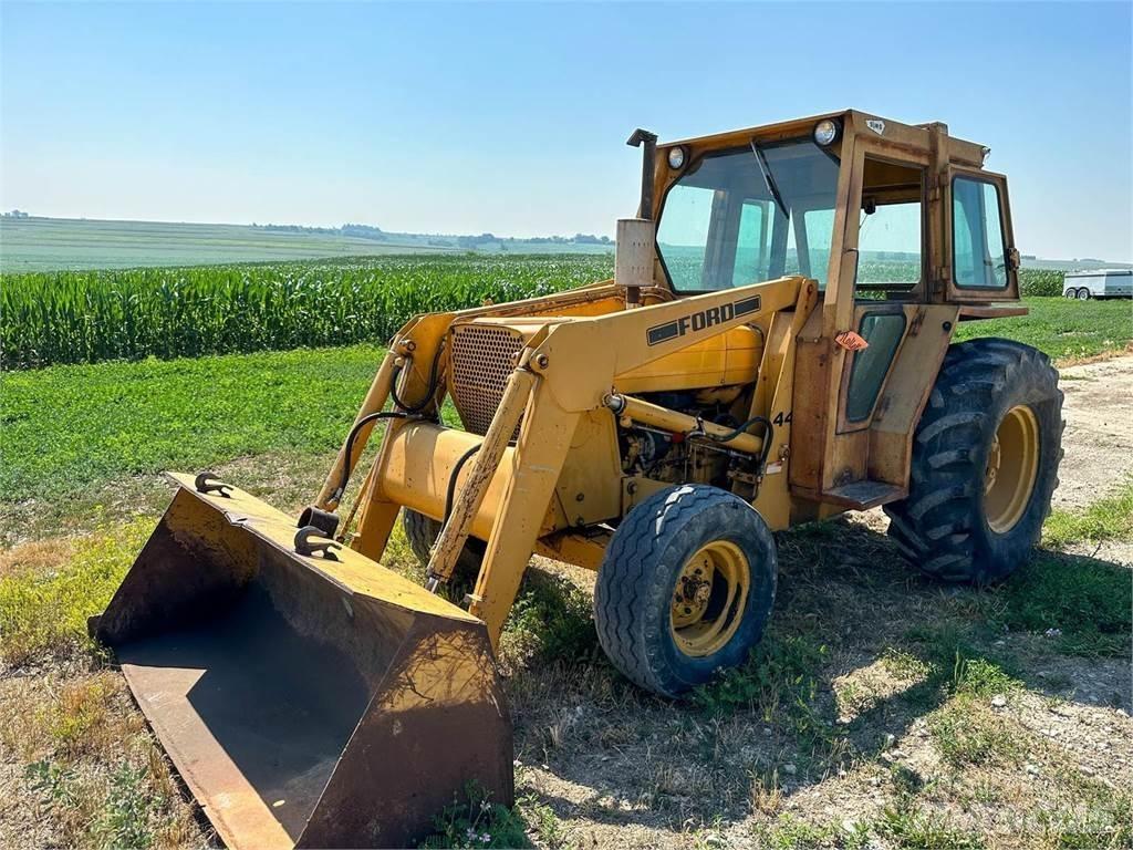 Ford 445 Traktoren