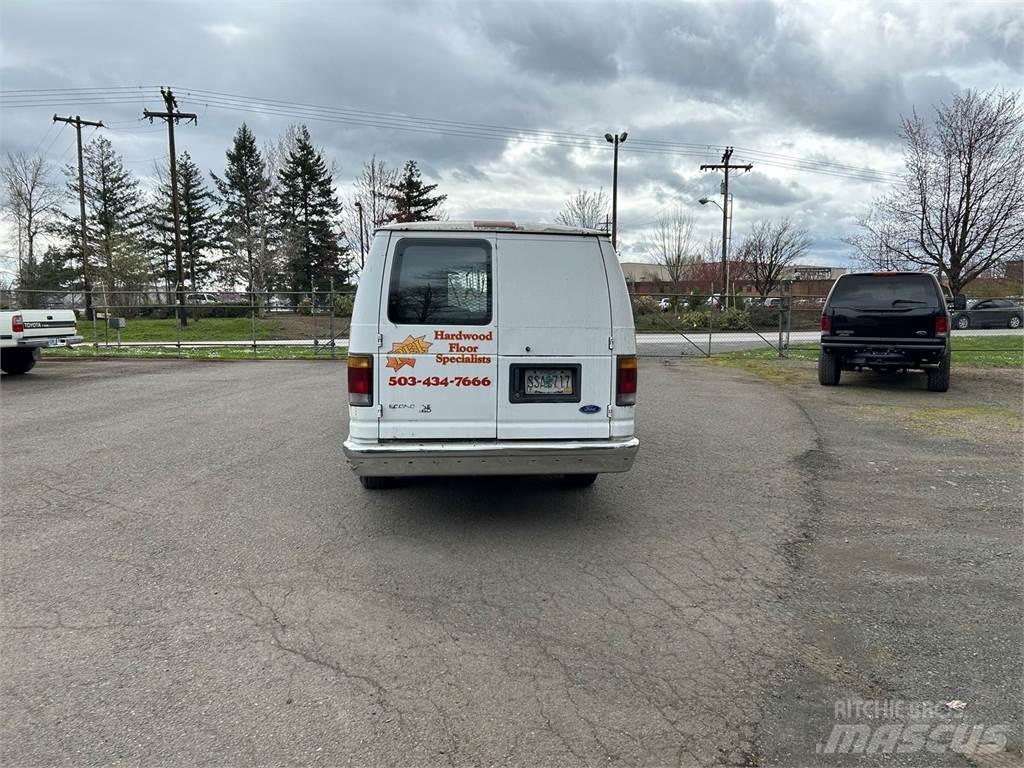 Ford E-250 Minibusse