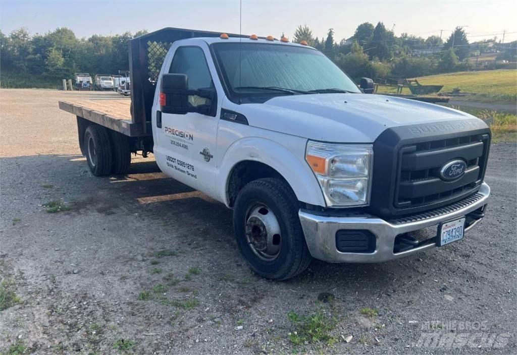 Ford F-350 Pritschenwagen/Pritschenwagen mit Seitenklappe