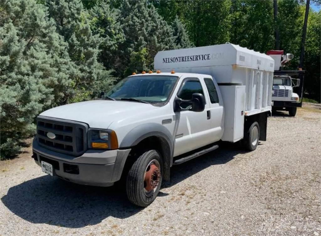Ford F-550 Kleinholztransporter