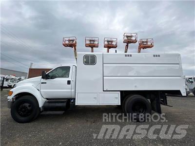 Ford F-750 Kleinholztransporter