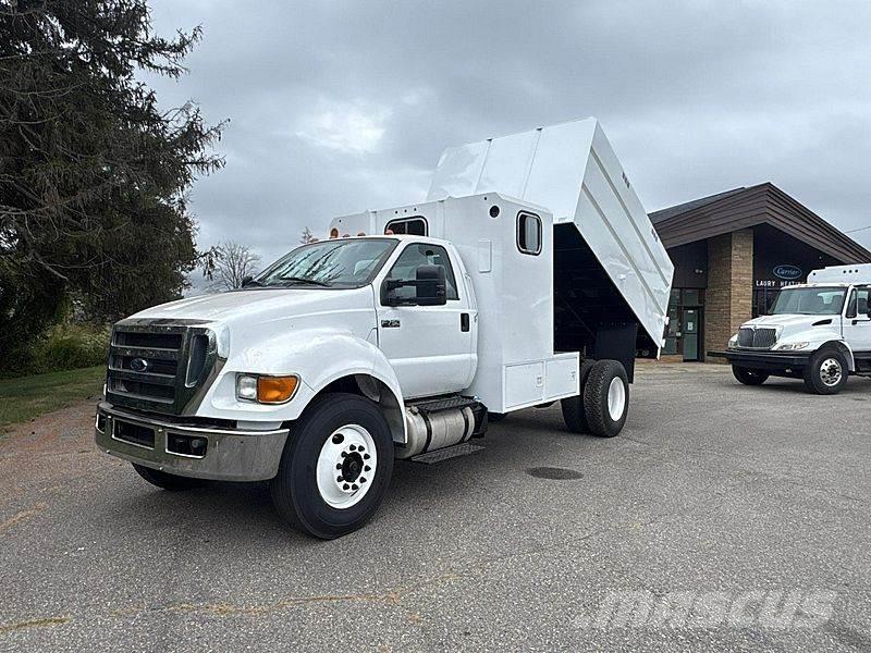 Ford F-750 Kleinholztransporter