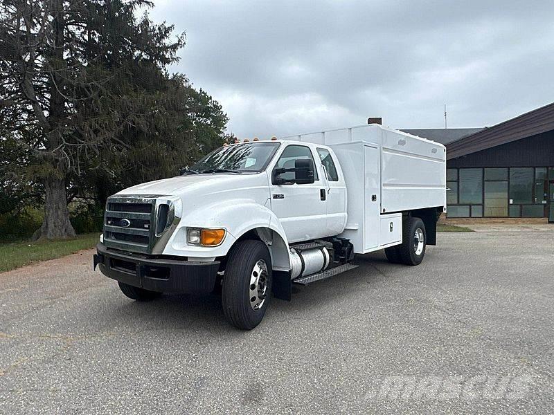 Ford F-750 Kleinholztransporter