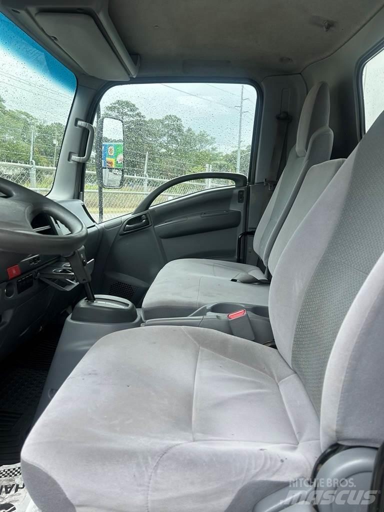 Isuzu NRR Sattelzugmaschinen