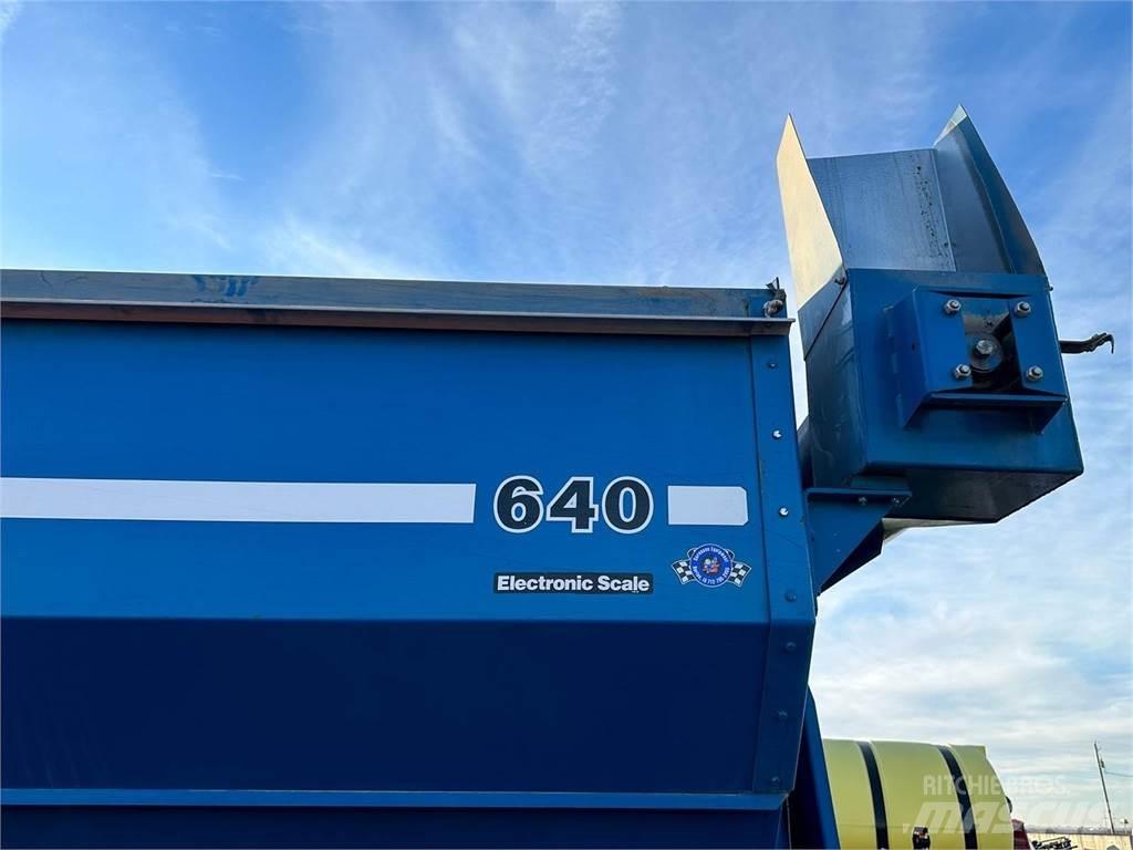 Kinze 640 Getreideanhänger
