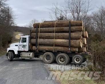 Mack CH613 Holztransporter