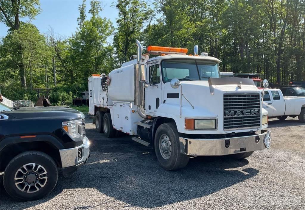 Mack CH613 Tankwagen