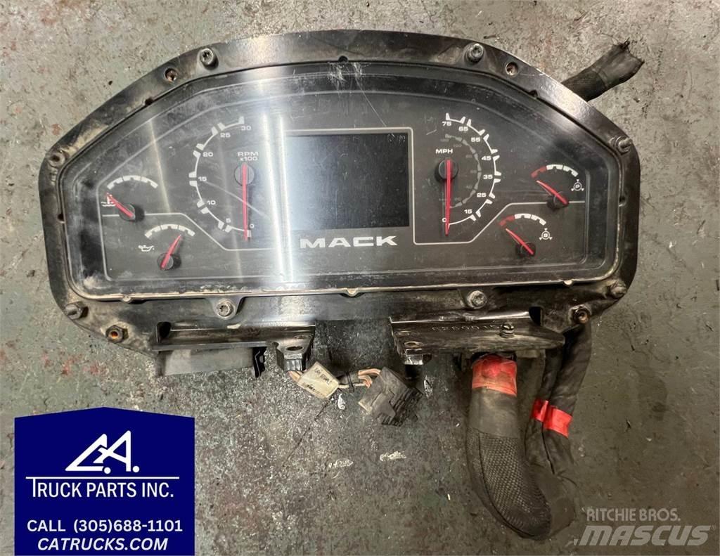 Mack LE612 Transport Sonstige